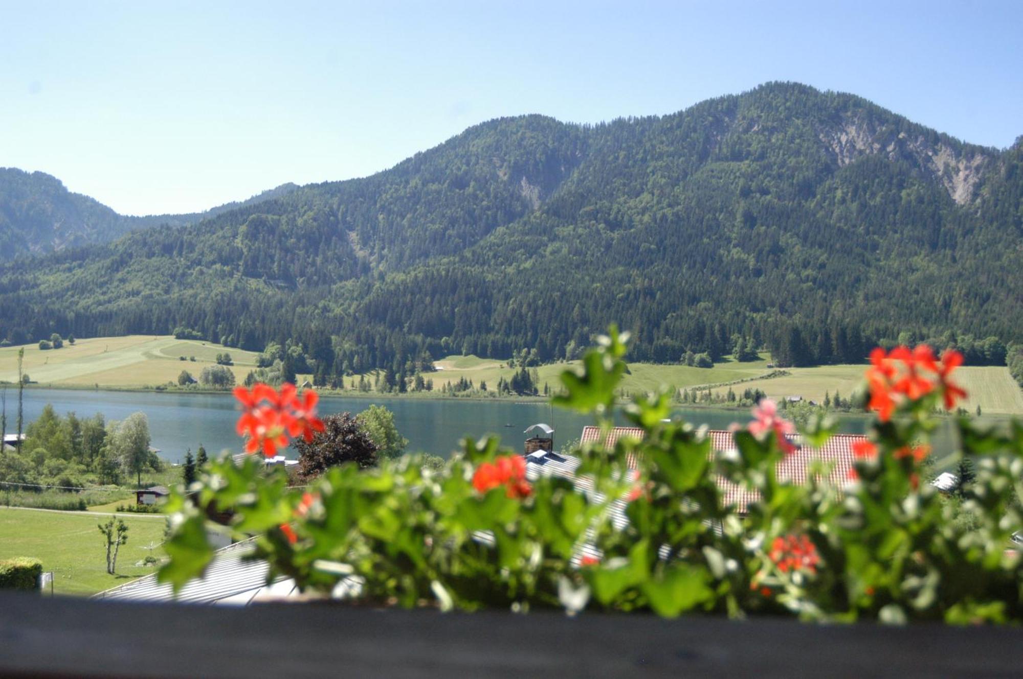 Hotel Zum Weissensee Exterior photo